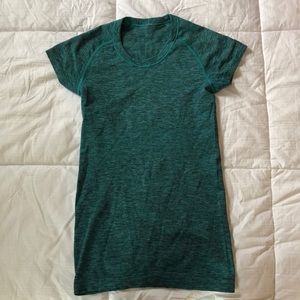 Lululemon fitted tee